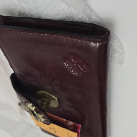NWT Patricia Nash Marene Floret Twist Lock Red Patent Bi Fold Leather Wallet - Picture 14 of 16